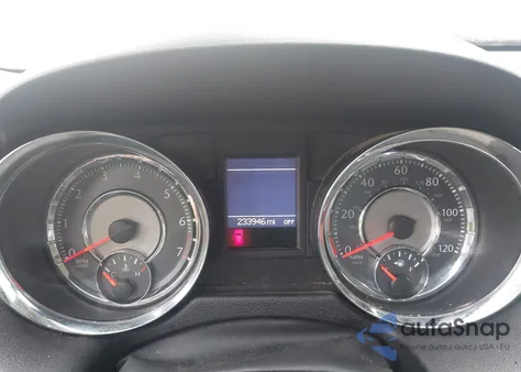 2012 Chrysler Town & Country Touring из США, поврежденный, VIN 2C4RC1BG1CR252610